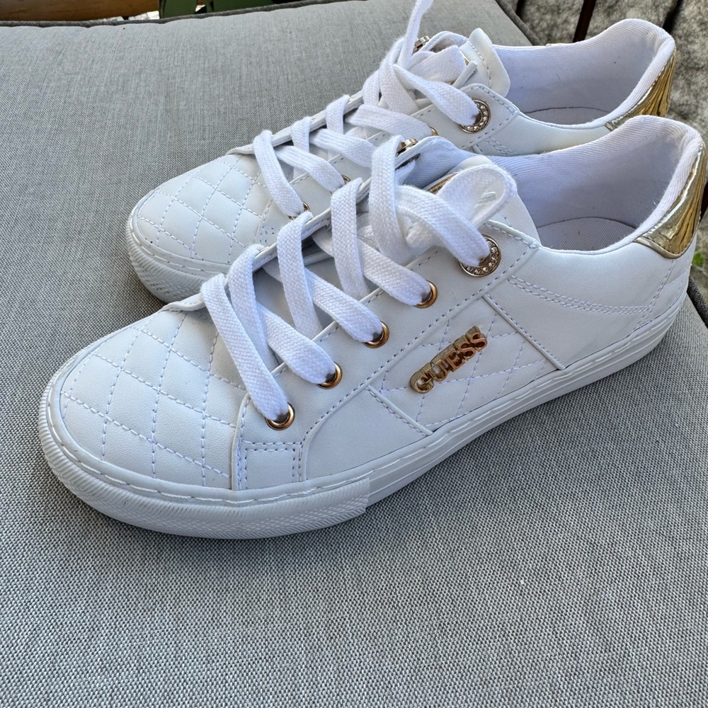 GUESS Women's White and Gold Sneakers